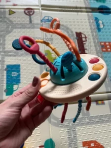 Ollie™ UFO Silicone Pulling Toy photo review